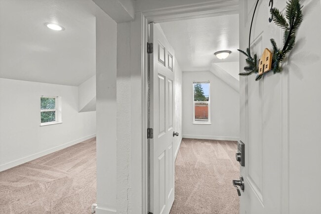 Photo - For Rent – 1 Bed / 1 Bath Apartment in Lak... Unit 3