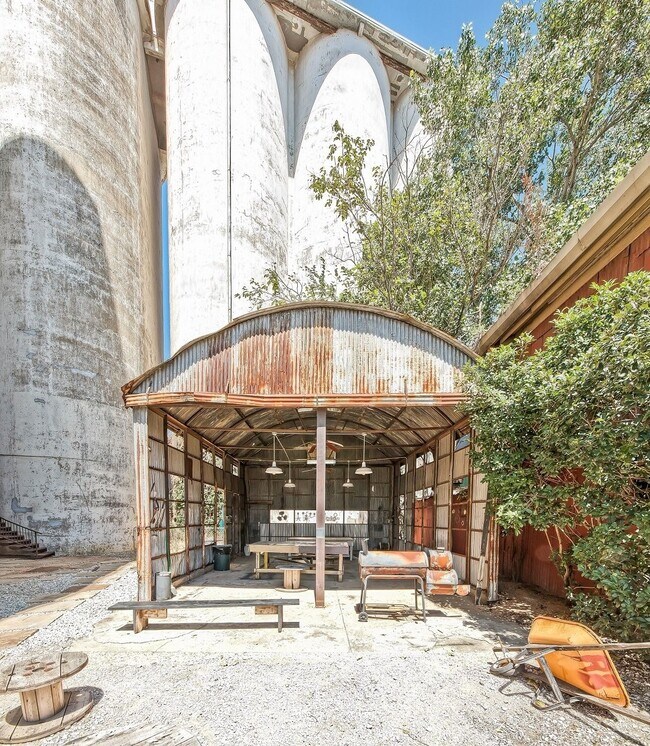 Photo - 2400 S Ervay St