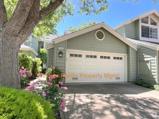 Building Photo - Wonderful Townhome In Walnut Creek Near He...