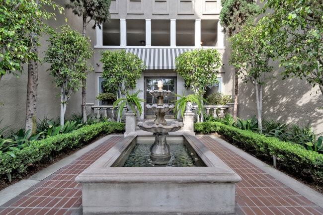 Photo - 8455 Fountain Ave Unit 618