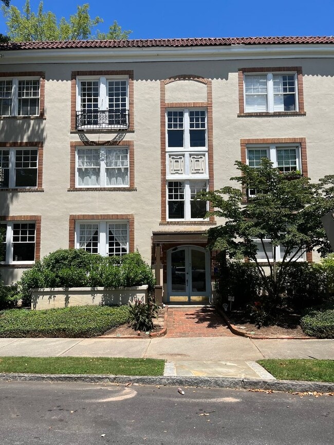 Building Photo - 1bd/1ba Condo Across the Street From Piedm... Unit M