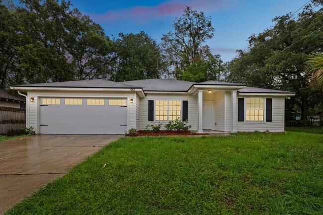 Photo - 643 Locust St