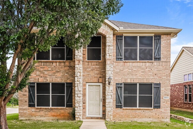 Building Photo - 8811 Eastwood Ave Rental
