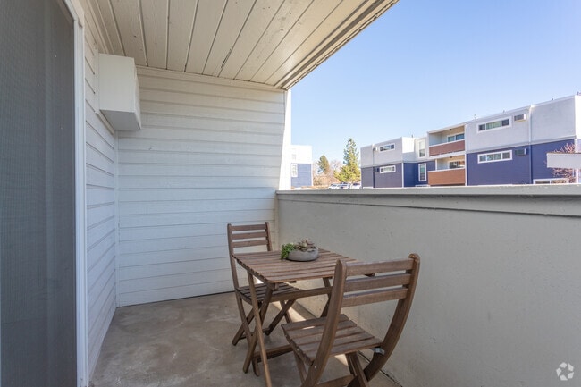1BR, 1BA - 617SF