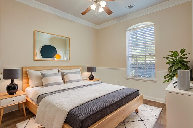 Building Photo - 5503 Gatesprings Ln