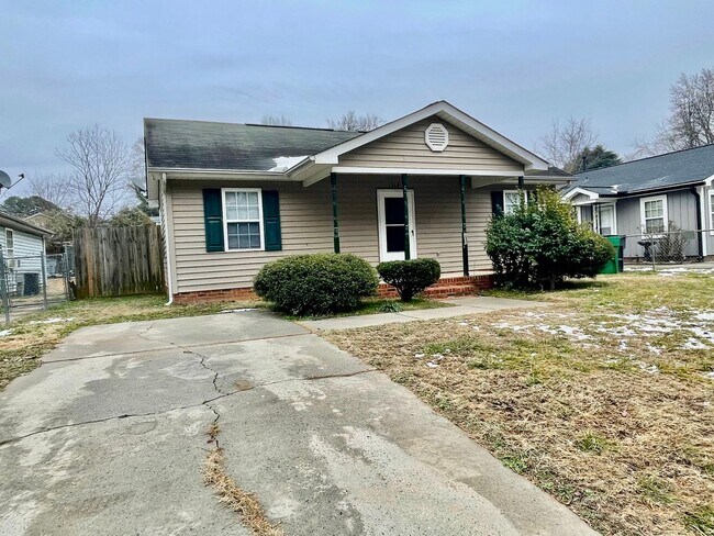 Photo - Welcome to this charming 3-bedroom, 2-bathroom home located in the vibrant city of Charlotte, NC.