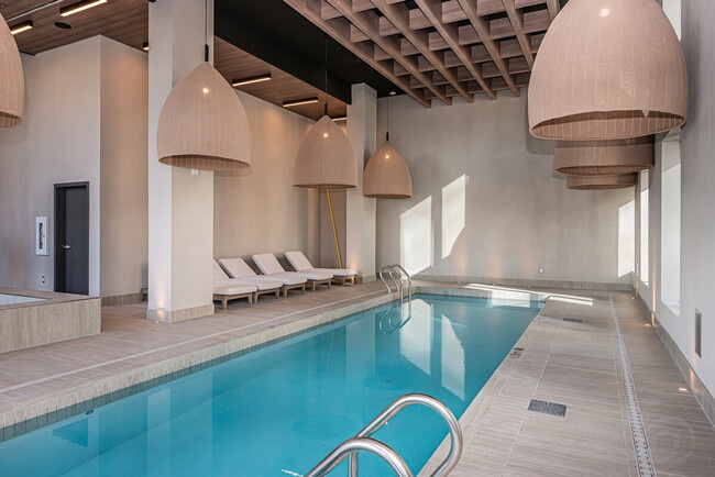 Photo - 1170 Rue Saint-Antoine O Unit SI ID1270854P