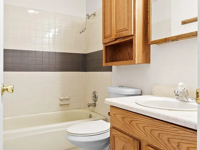 Photo - 528 State St