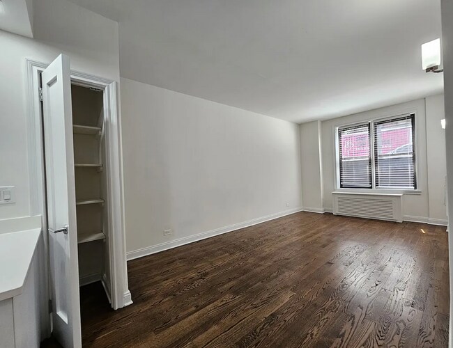 236 W 22nd St