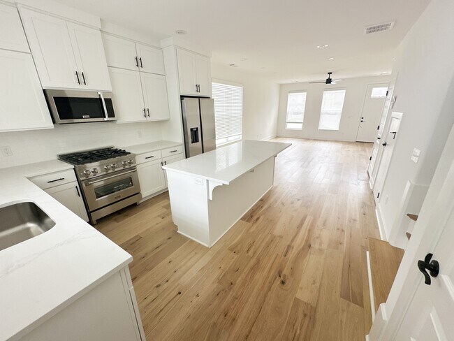 Photo - 1638 Neptune St