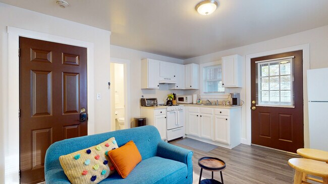 Building Photo - 22 Hews St Unit 2 Rental