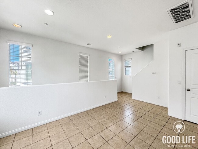 Photo - Beautiful 2B/2.5BA Townhouse in Oceanside w/ Washer/Dryer, Attached Garage, and AC!