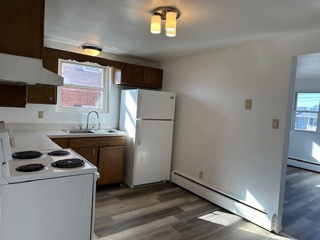 Photo - Charming 2-bedroom, 1-bathroom 1st floor a... Unidad 2