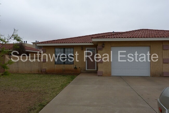 Building Photo - 2 bedroom 2 bath home.
