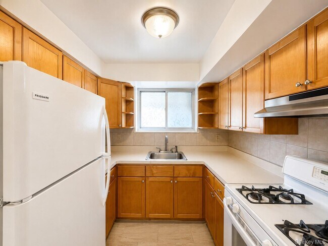 Photo - 533 Soundview Ave Unit 3rd Floor