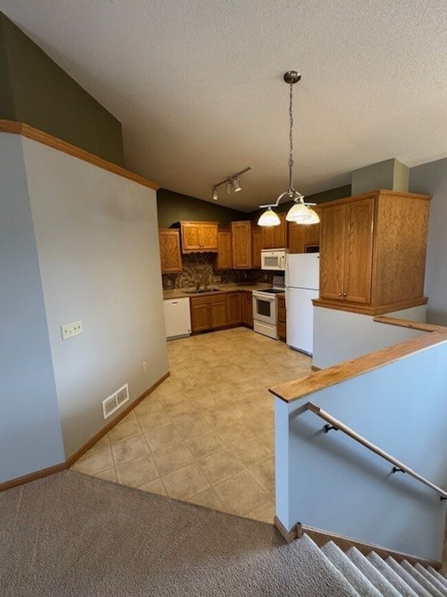 Spacious 2 Bedroom Town Home for Rent, Qui... - Spacious 2 Bedroom Town Home for Rent, Qui...