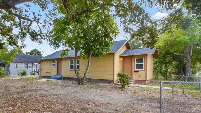 Building Photo - 2026 22nd St S