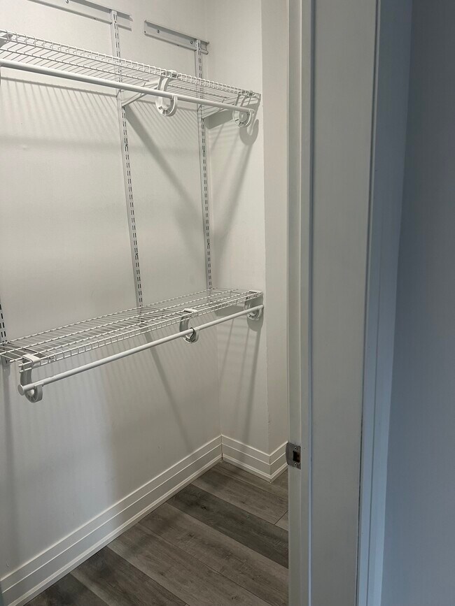 Photo - 1592 Bathurst Street