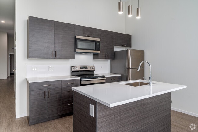 Penthouse - 1BD, 1BA - 882SF - Kitchen - Euclid Grand