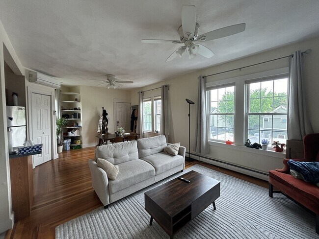 Photo - 340 Putnam Ave Apartment Unit 3