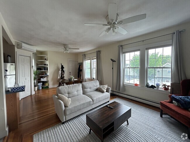 Building Photo - 340 Putnam Ave Unit 3 Rental