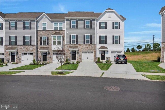 Building Photo - 40 Hamilton Ct