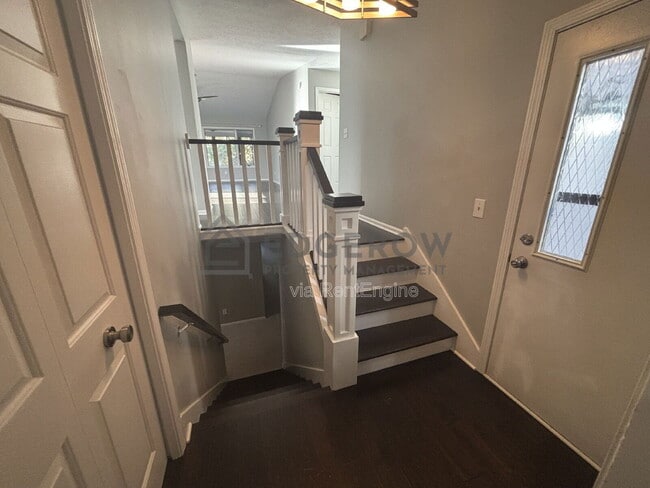 Photo - 2726 Sandstone Terrace NE