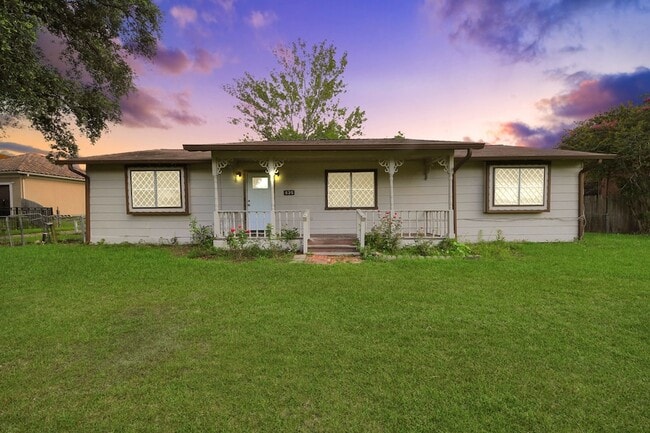 Building Photo - 535 Pampa St