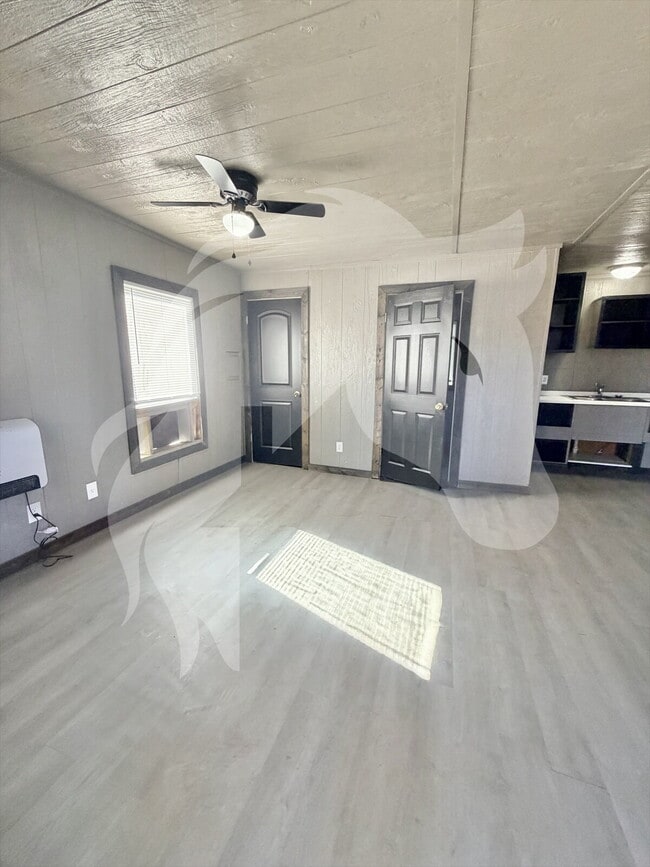 Photo - "Charming Studio Retreat at 334 1/2 South Pine Street, Ponca City!"