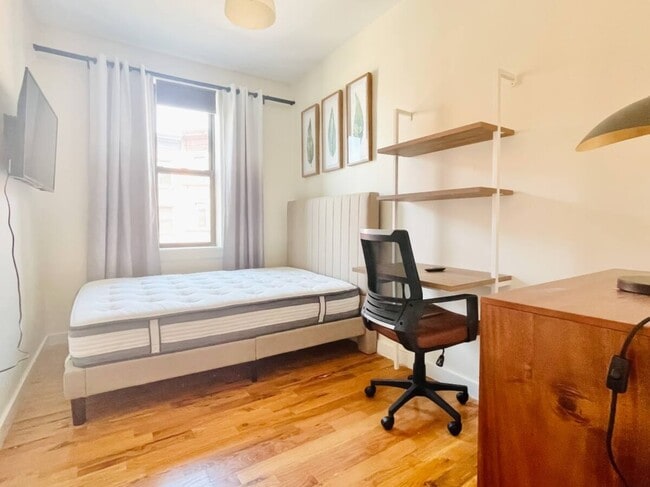 Photo - Furnished room/NOT APARTMENT Unit 8