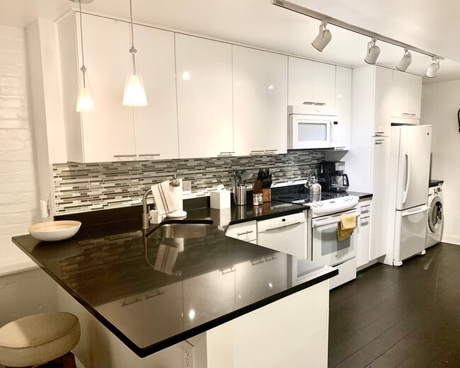 Photo - 1731 Church St NW