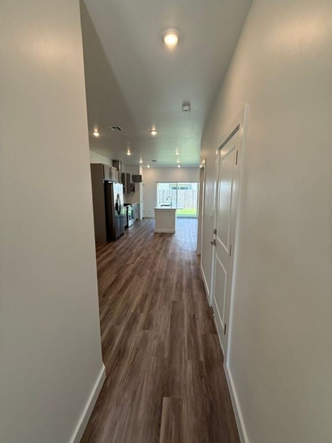 Photo - 1005 Prestige Pl