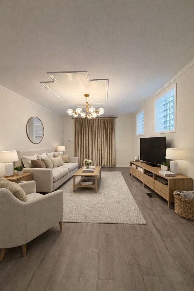 Photo - 642 N Dearborn St