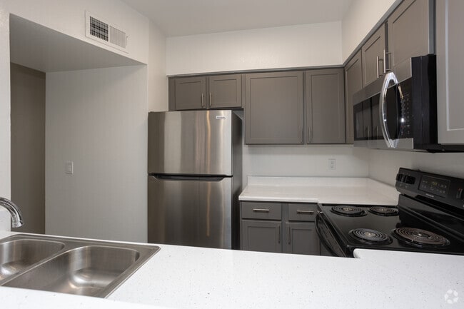 1BR, 1BA - 680SF