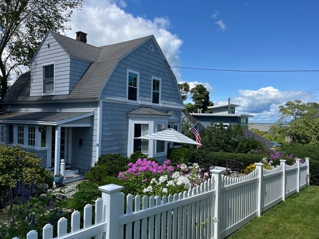 OCEAN VIEWS! Beautifully renovated year-round cottage by the sea - 23 Graffam Rd House