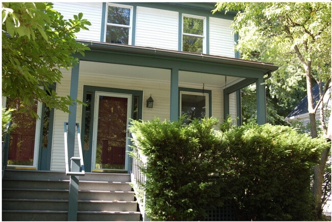 Building Photo - 724 W Washington St Unit Apt 1
