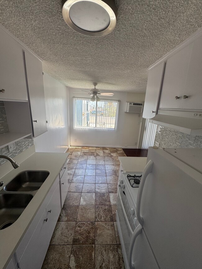 Photo - 1810 N Bronson Ave Unidad 211