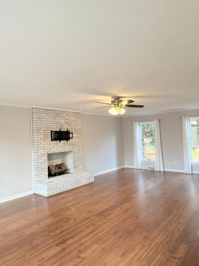 Photo - 1016 Lois Ln