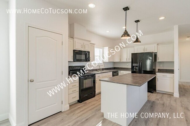 Charming 4-Bedroom Mobile Home on Spacious... - Charming 4-Bedroom Mobile Home on Spacious...