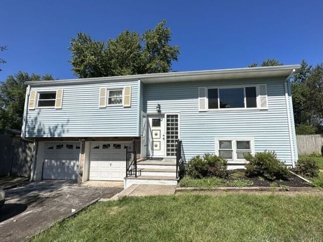 Building Photo - 9 Deborah Dr