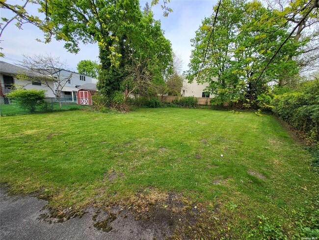 Photo - 143 Searingtown Rd