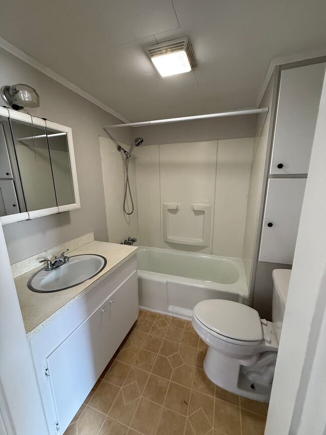 Photo - 459 Woodruff St Unit 1