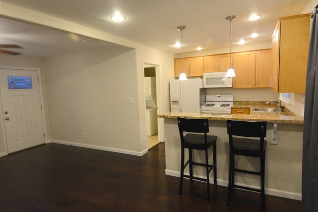 Photo - 2835 Whipple Ave