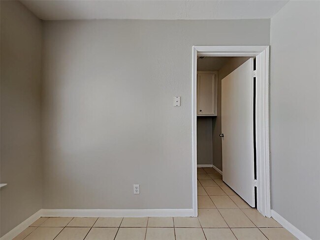 Photo - 29119 Stapleford St