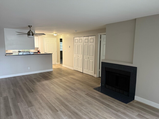 2x2 925 sqft - Redmond Park Apts