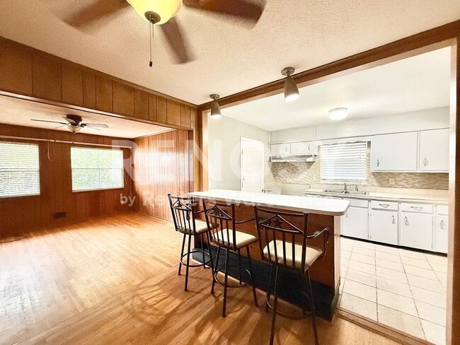 Building Photo - 4Bed / 2Bath full