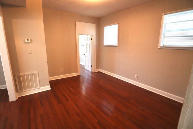 Photo - 2 Bed 1 Bath Apartment Located in the Heart of downtown Charleston & Close to the College of Char... Unit A
