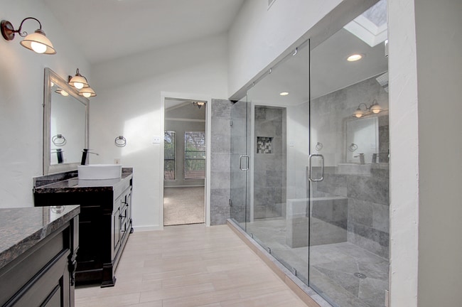 3333 Creekbend Dr