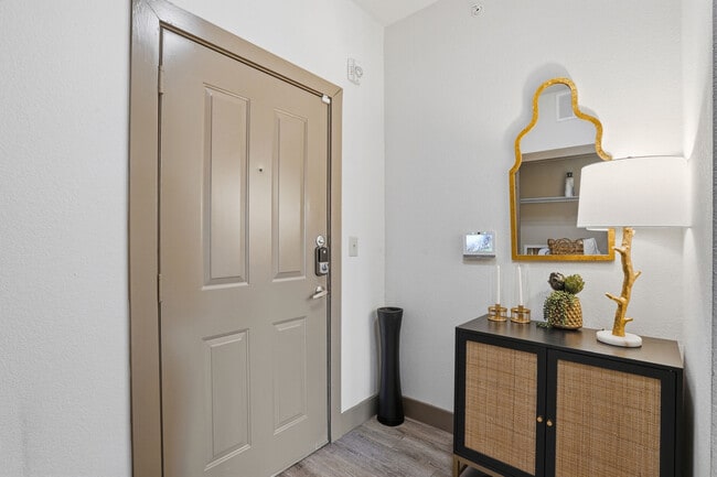 2BD, 2BA - 1199SF - Entryway