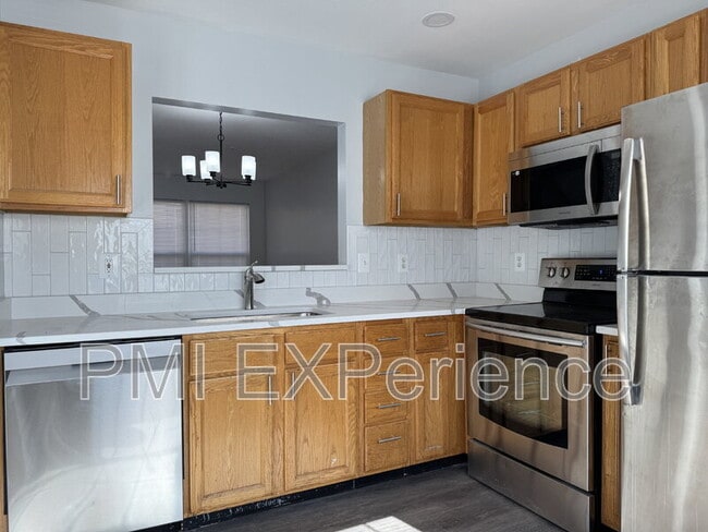 Photo - 13052 Salford Terrace